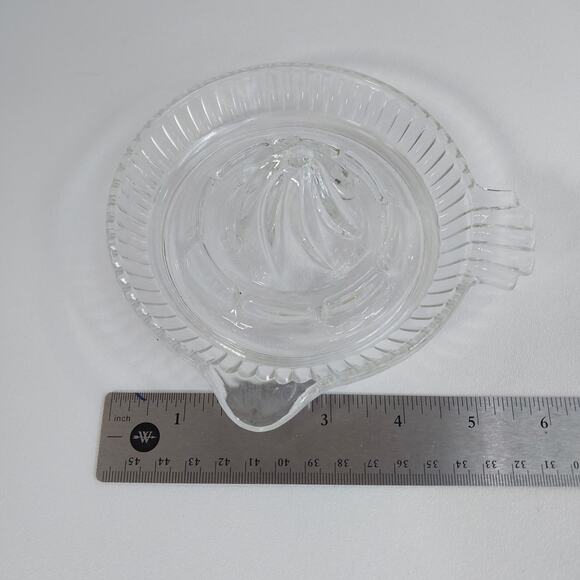 Vintage ~ Citrus Juicer ~ 5" Dia. Clear Glass ~ Reamer ~ Juicer ~ Handle & Spout - Picture 4 of 4